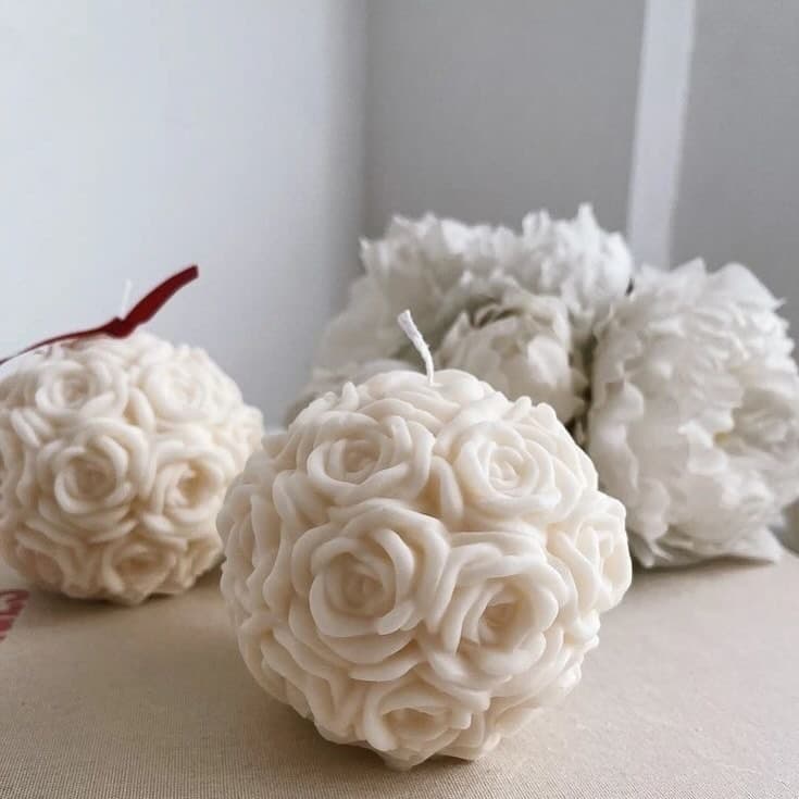 🌸✨ Elevate your space with our stunning Handmade Flower Texture Candle! 🌟 Crafte